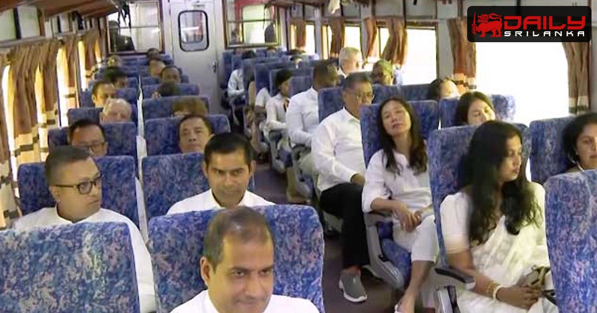 සිරි දළදා වන්දනාව සමාරම්භක අවස්ථාවට රාජ්‍ය තාන්ත්‍රිකයින් දුම්රියෙන් මහනුවරට