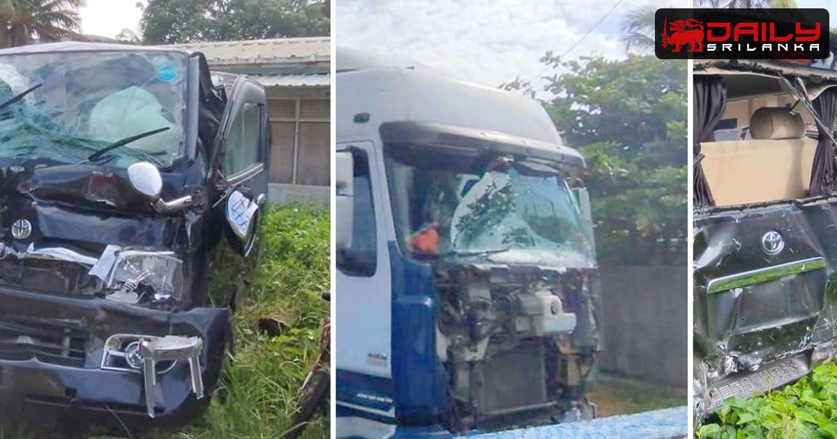 දුම්රිය හරස් මාර්ගයකදී වාහන 3ක් එකිනෙක ගැටෙයි