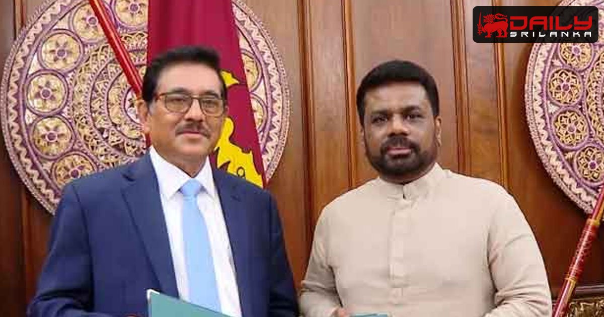 මහ බැංකුවේ 75 වන සැමරුමට රු 2,000 නව සමරු නෝට්ටුව ජනපතිට පිළිගැන්වේ