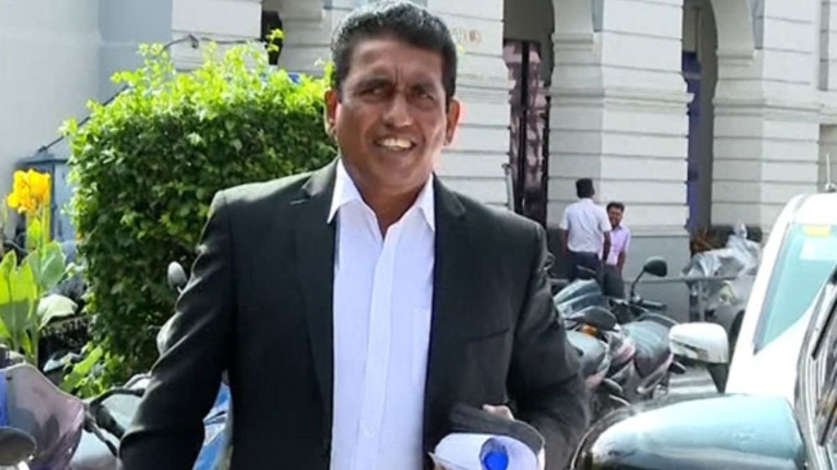 ජොන්ස්ටන් නීතිවිරෝධී වත්කම් විමර්ශන කොට්ඨාසයට පැමිණෙයි